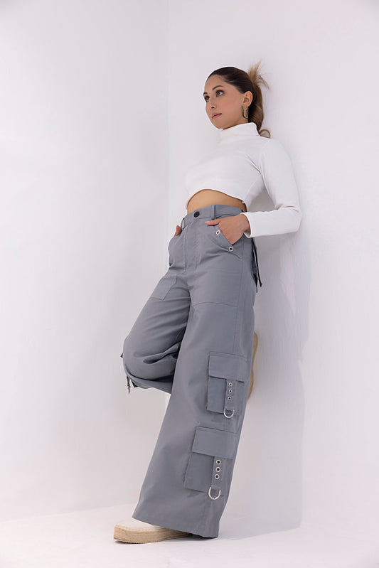 Women’s grey cargo pants with stylish side pockets and a modern, chic design.