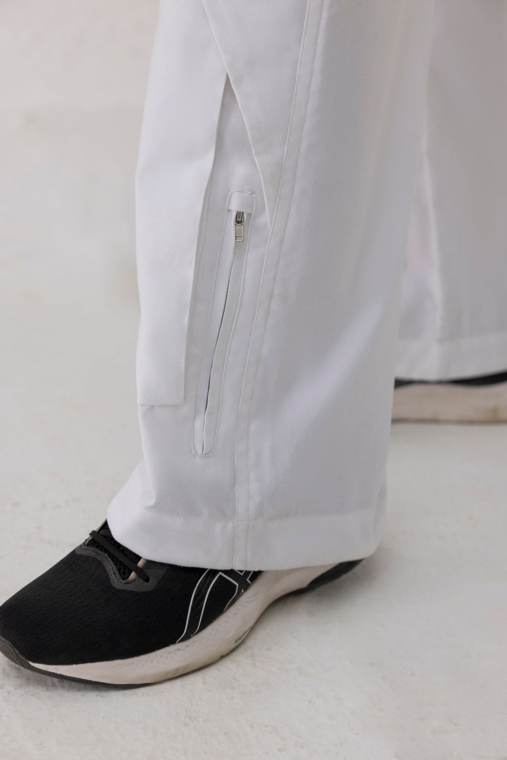 White Men's Conquer Cargo Pant