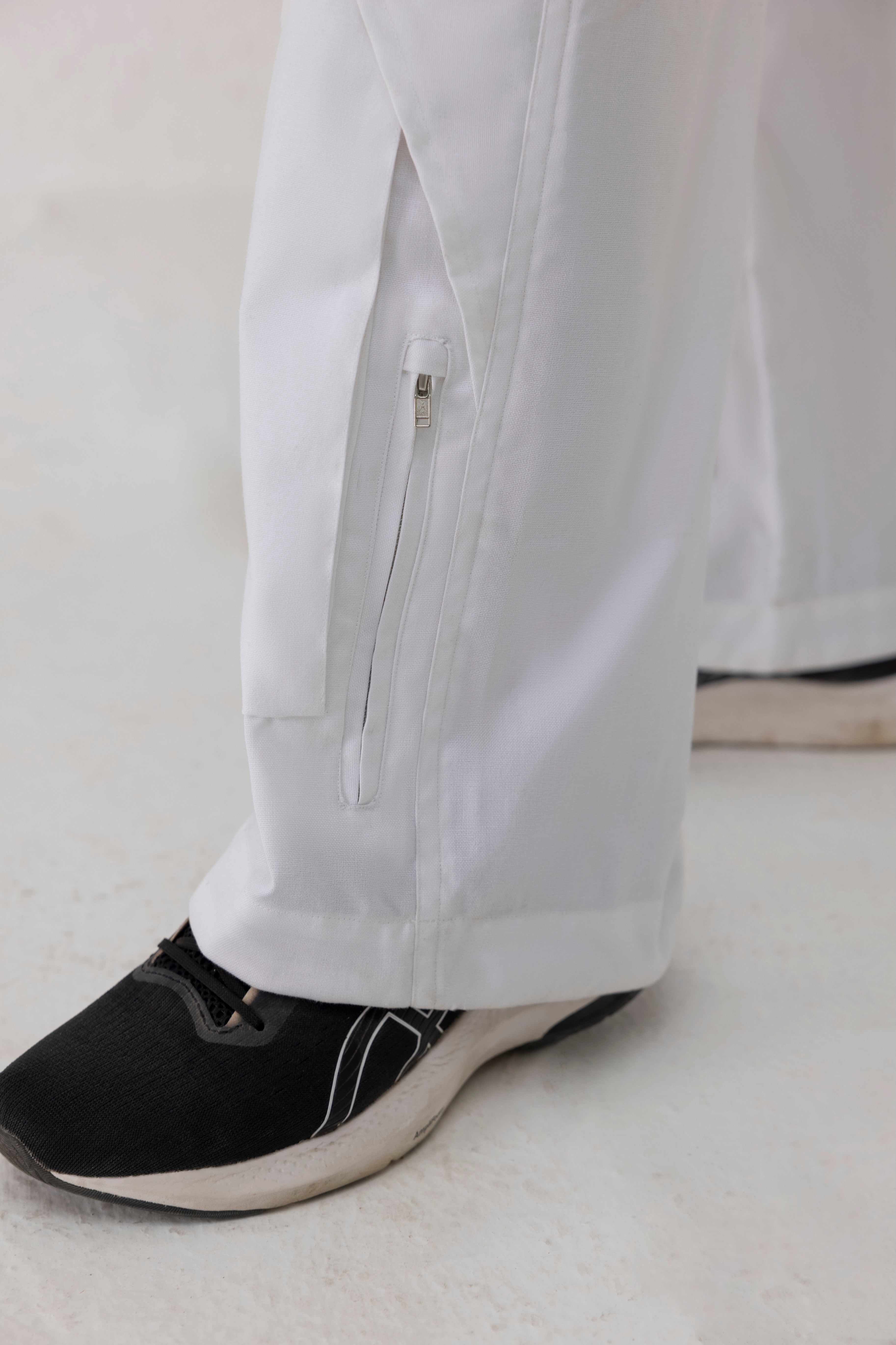 White Men's Conquer Cargo Pant