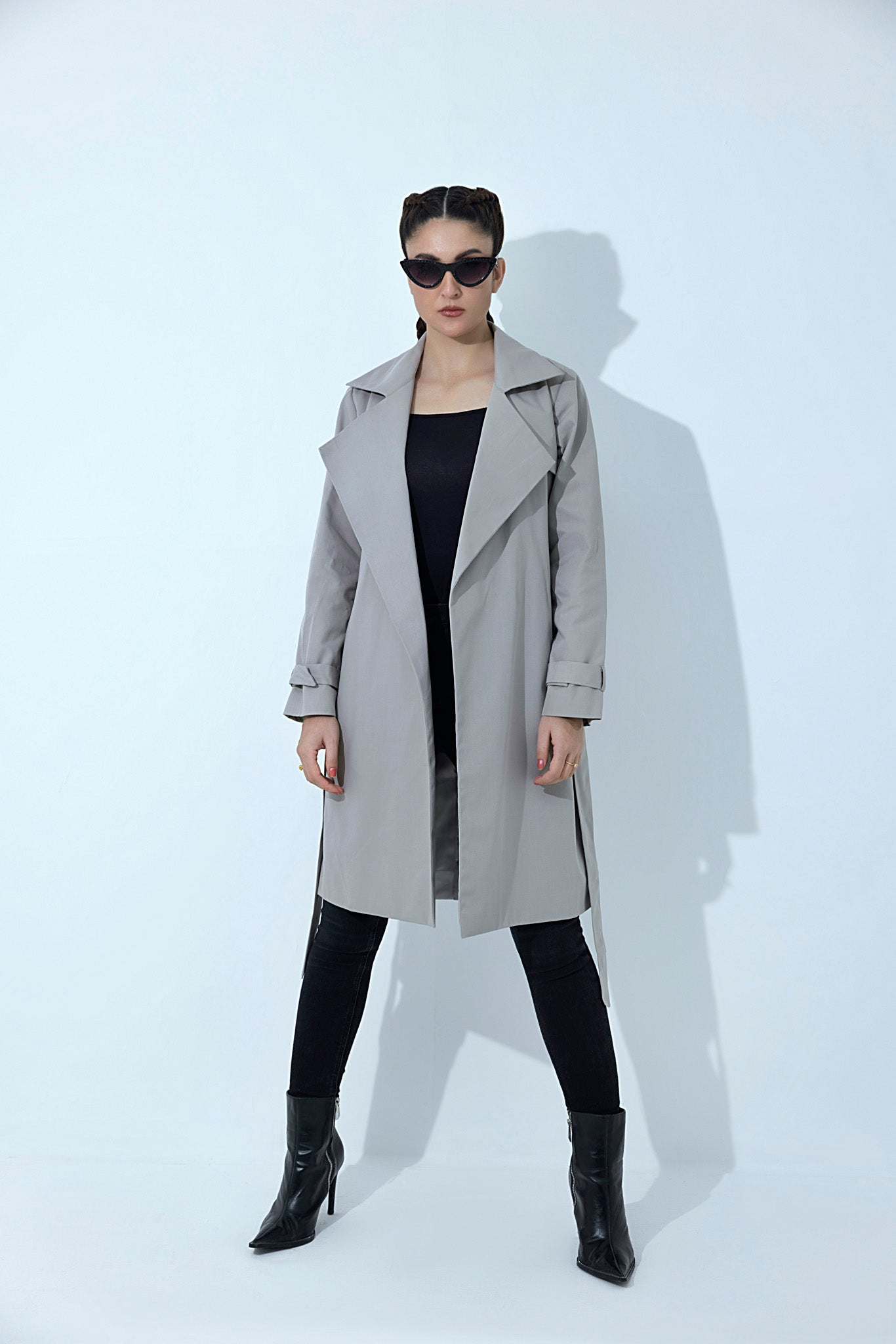 Women's twill elegant grey trenchcoat.