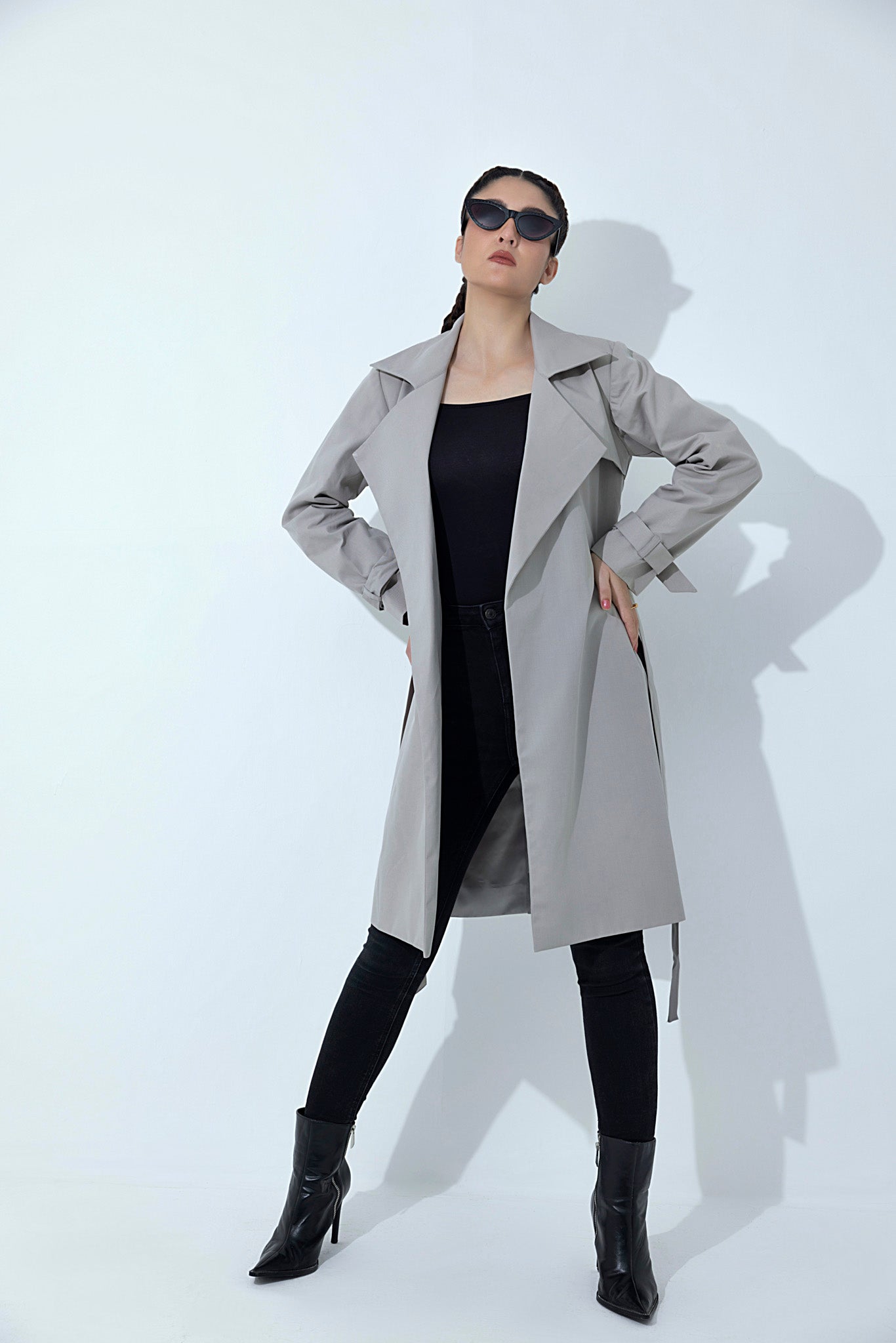 Women's twill elegant grey trenchcoat.