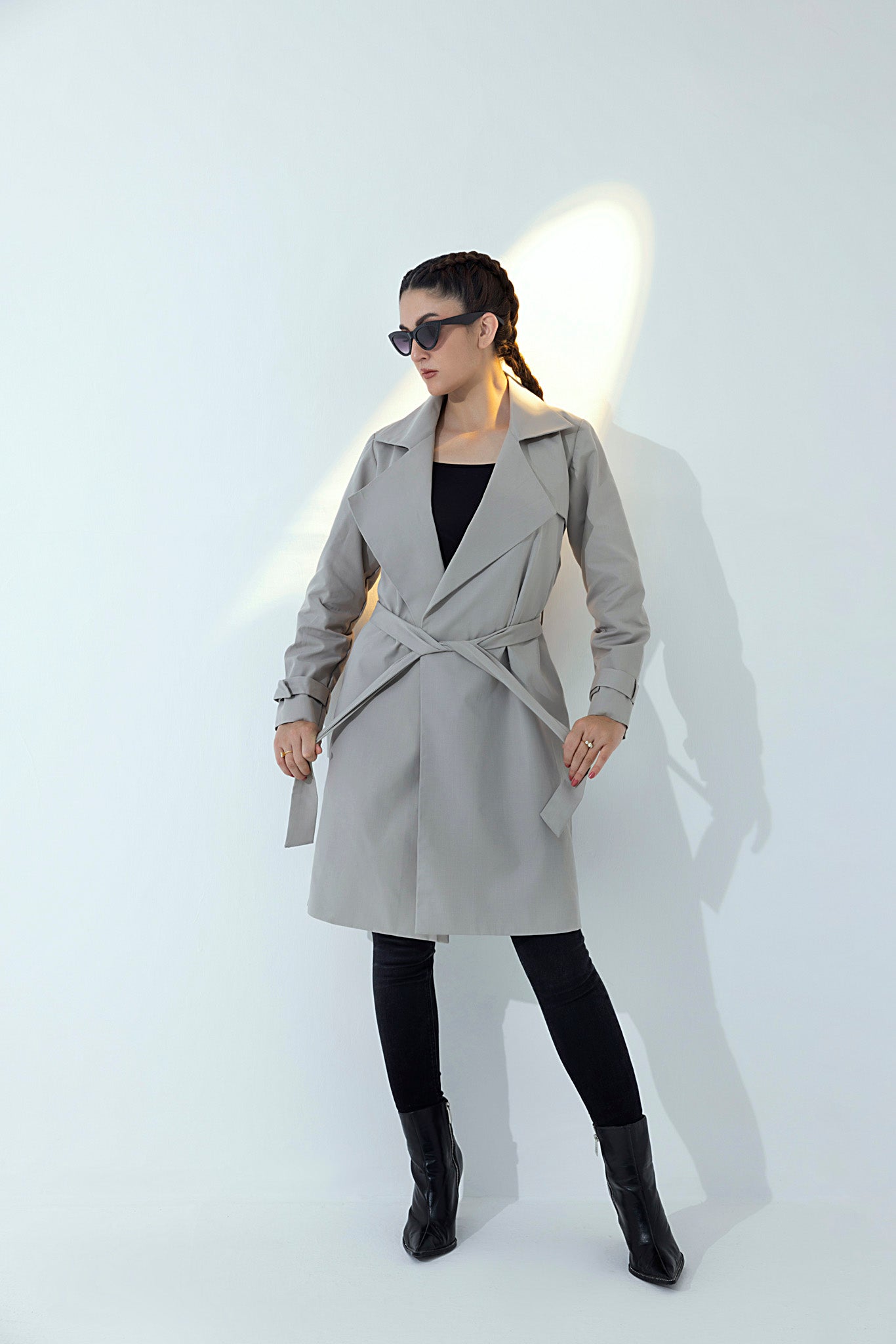 Women's twill elegant grey trenchcoat.