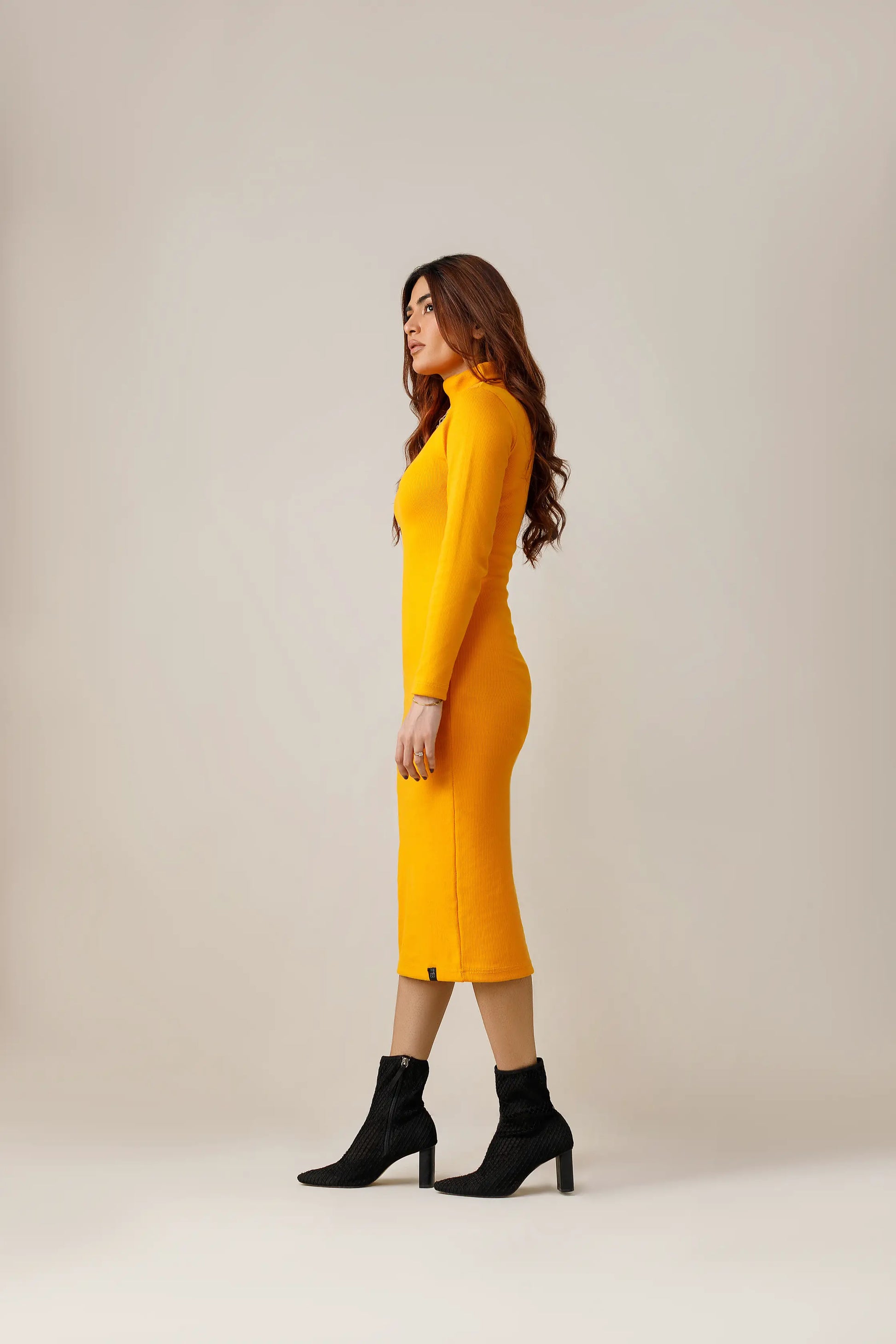 Mustard Yellow highneck Bodycon dress Decuir Mustard Yellow highneck Bodycon dress Decuir