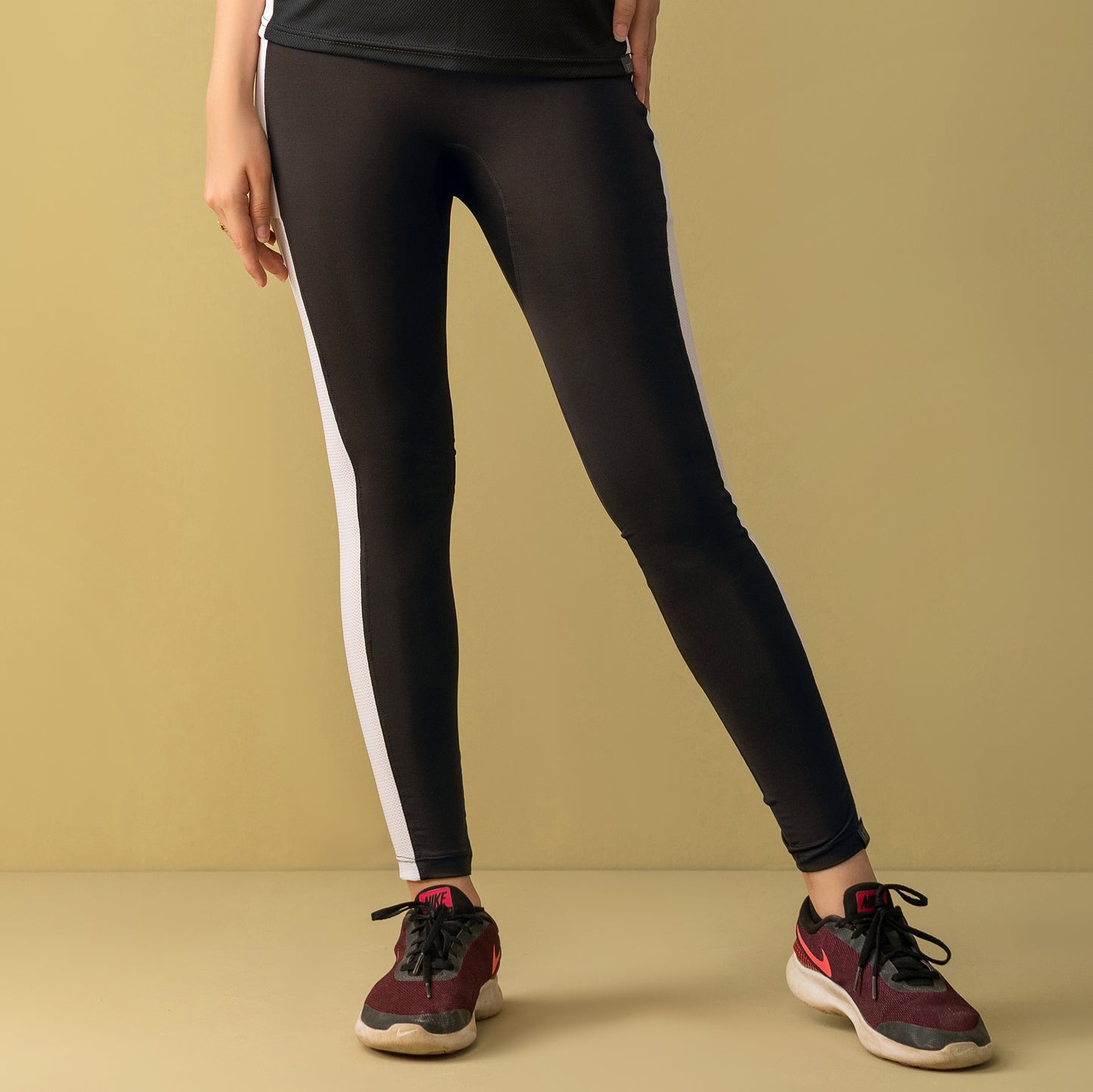 Black Dominate Activewear Leggings (White And Black)