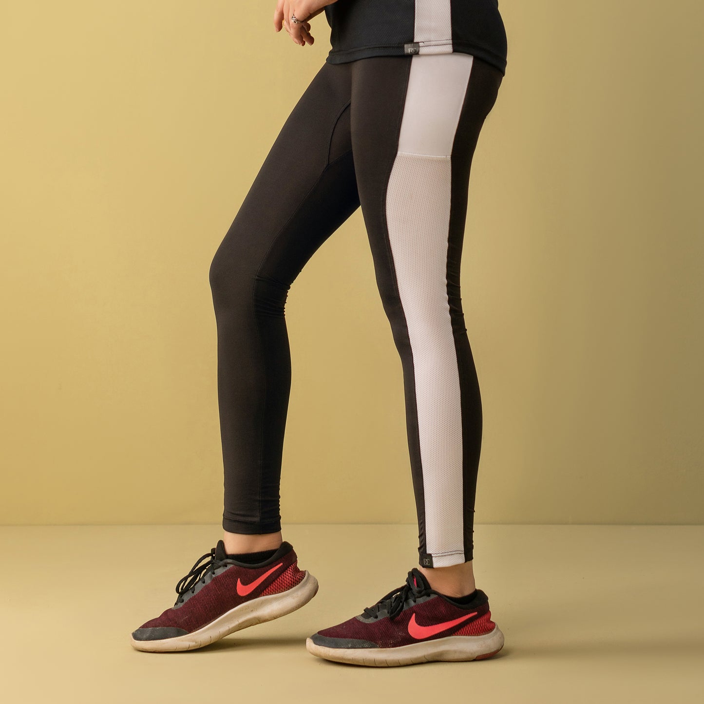 Black Dominate Activewear Leggings (White And Black)