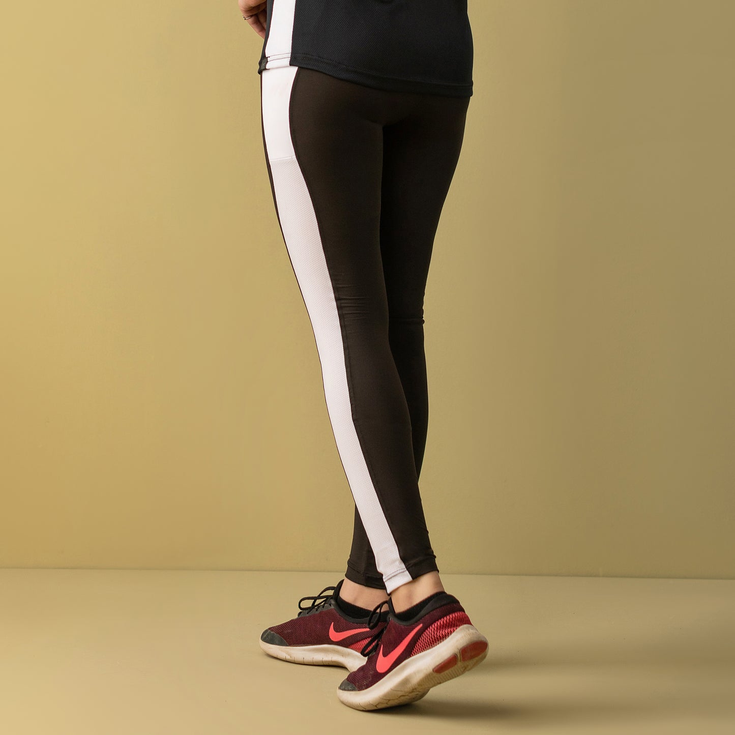 Black Dominate Activewear Leggings (White And Black)