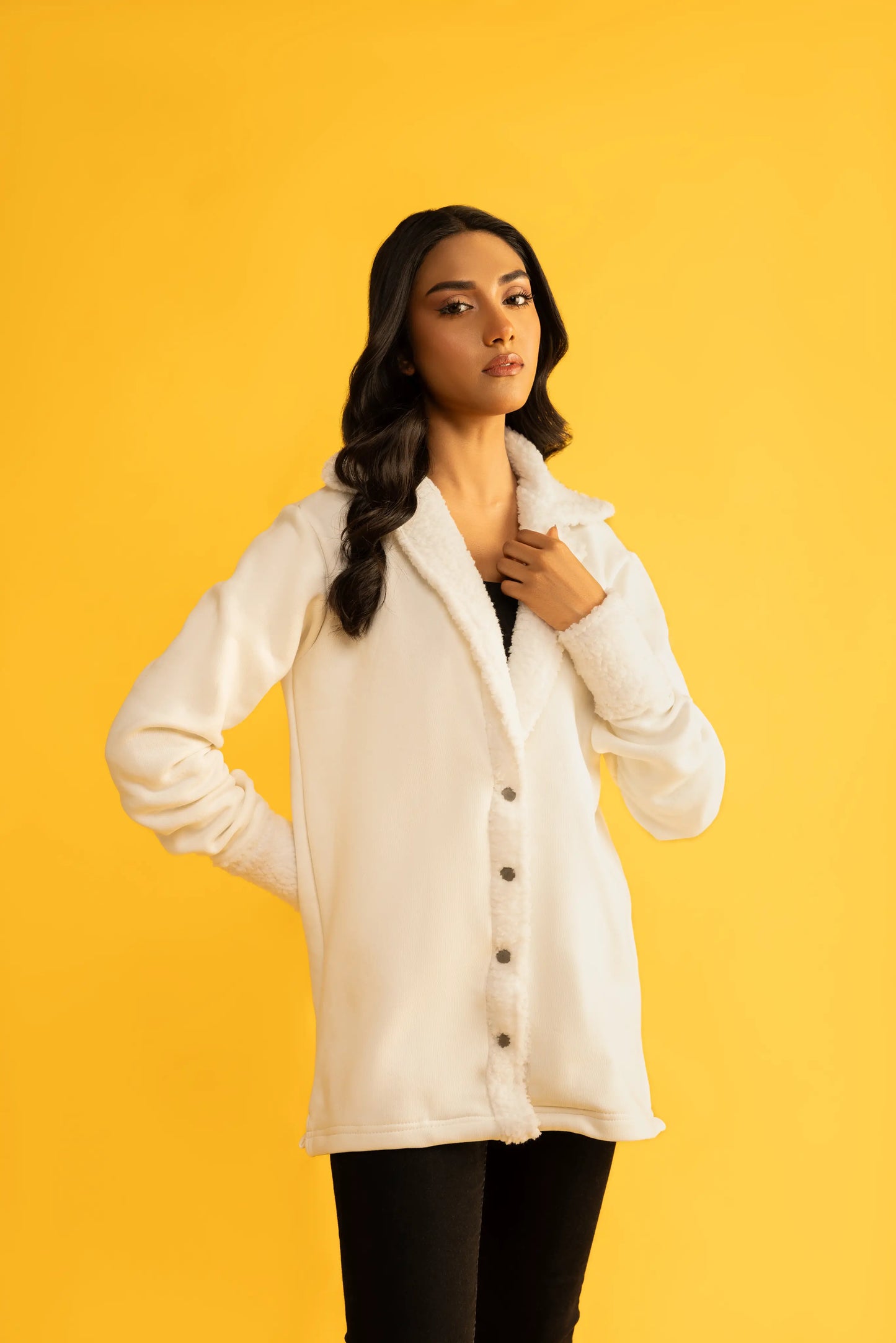 \Women's Cozy Oversized White Fur Shacket