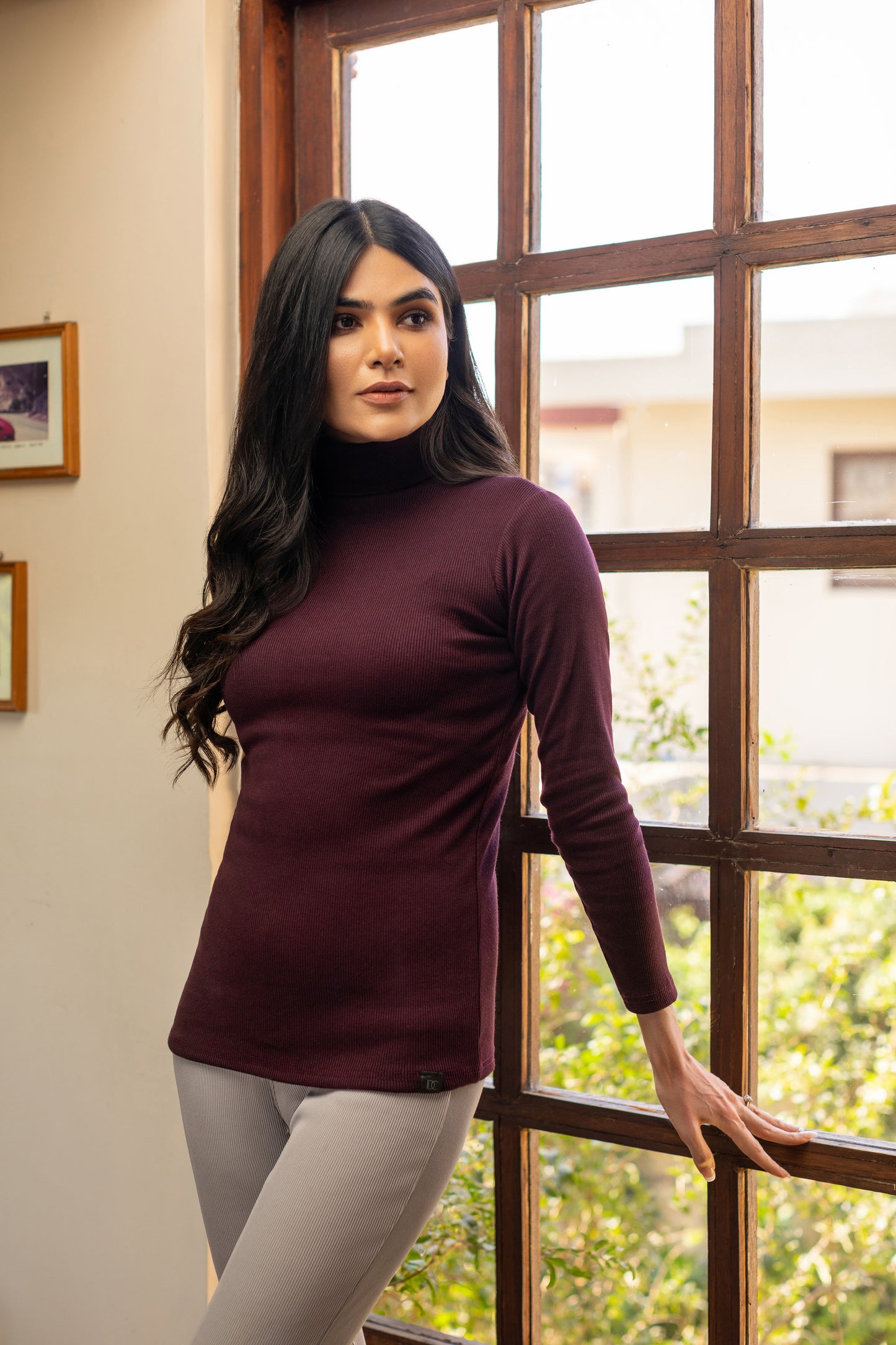 Women's maroon rib highneck.