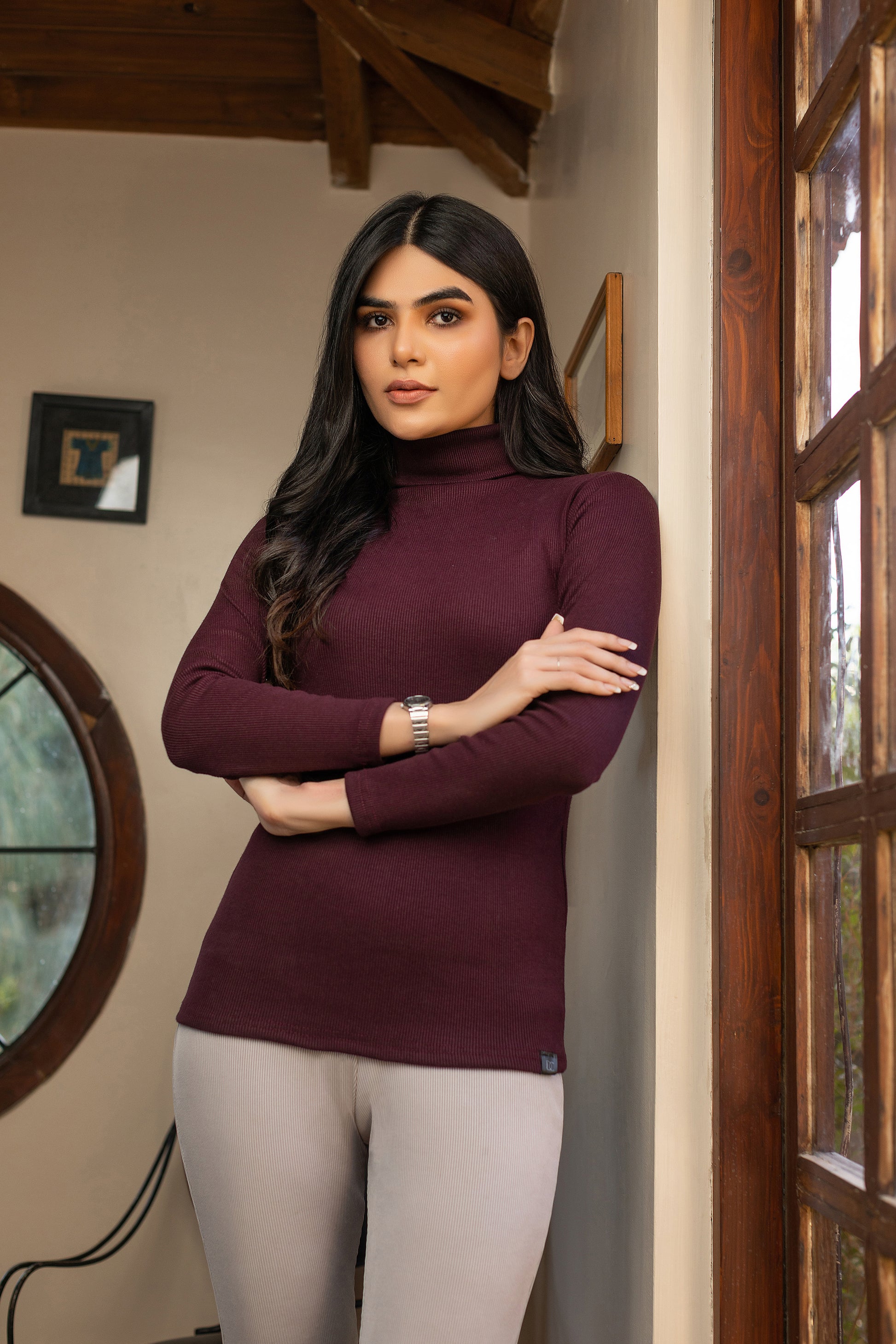 Women's maroon rib highneck.