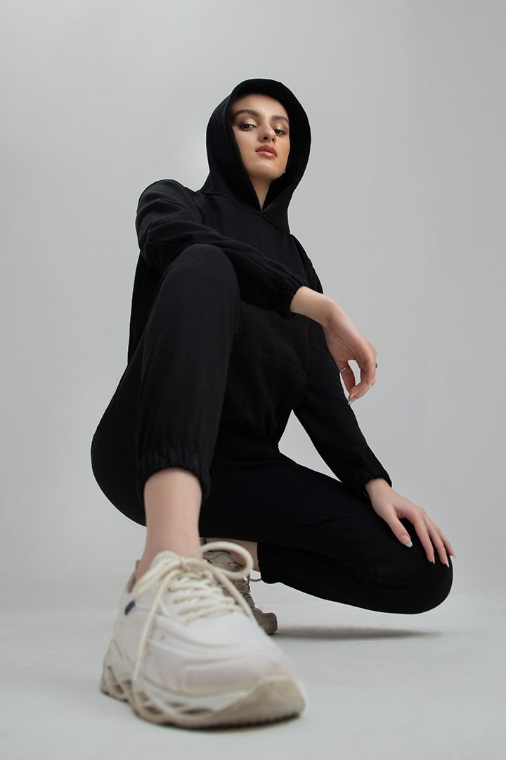 Tracksuit Black Crop Style with warm hoodie and pants